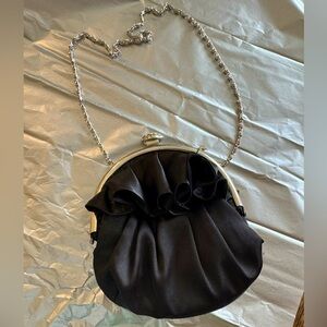 The sweetest VINTAGE black purse w/ silver highlights and chain. Fun shiny clasp